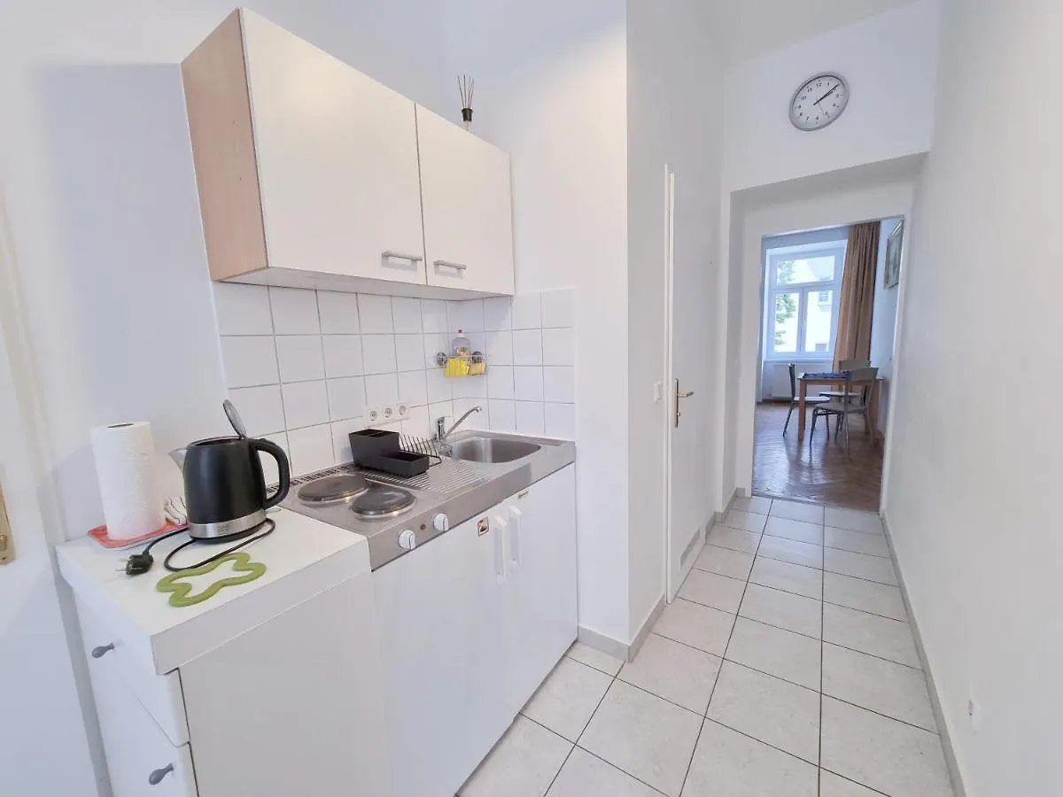 Center ! 3 Stops Away From The Center Of Vienna! Apartament Wiedeń