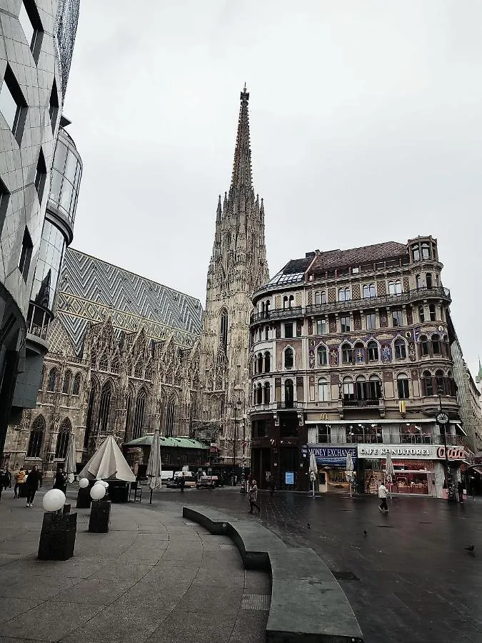 Center ! 3 Stops Away From The Center Of Vienna! Austria