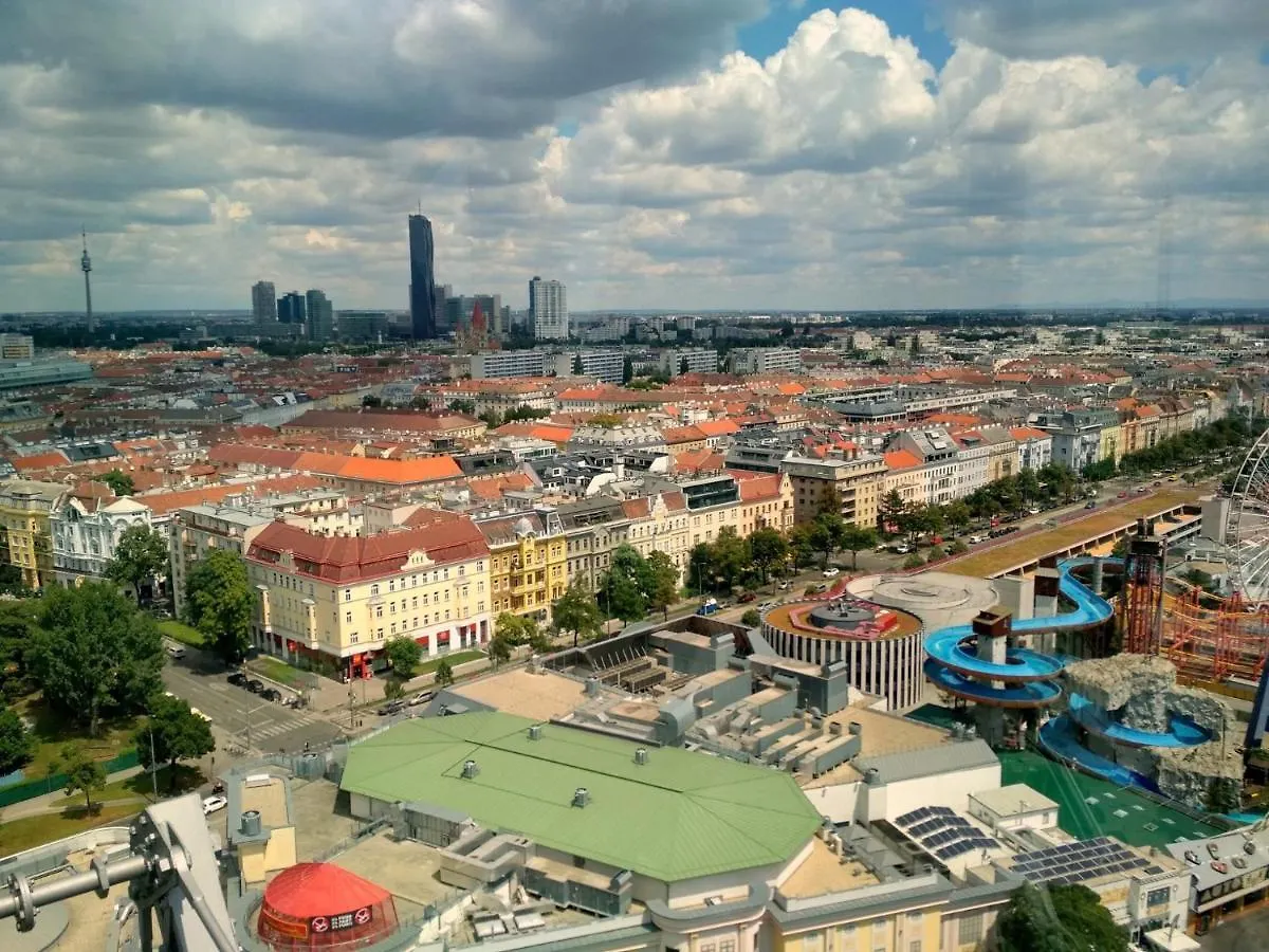 Center ! 3 Stops Away From The Center Of Vienna! Apartament