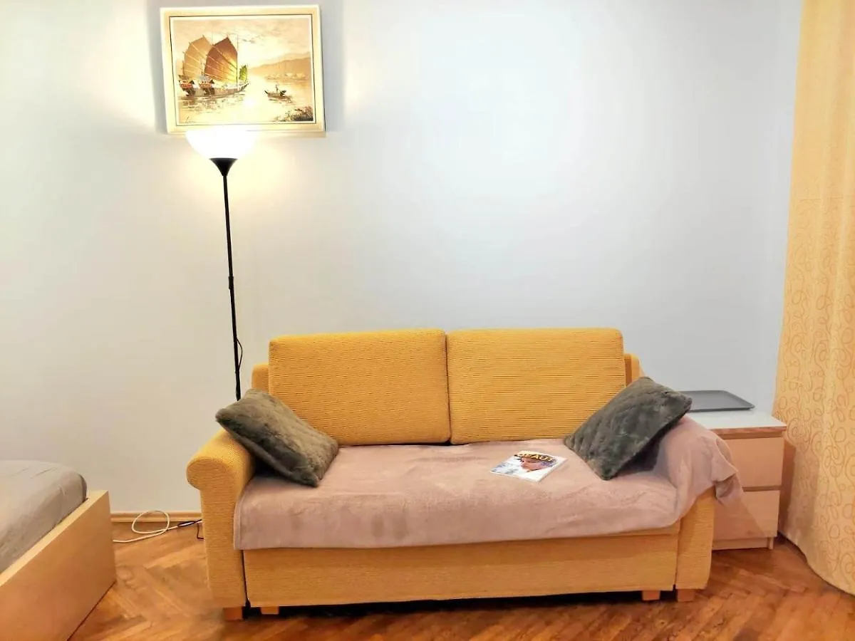 Center ! 3 Stops Away From The Center Of Vienna! Apartment Vienna