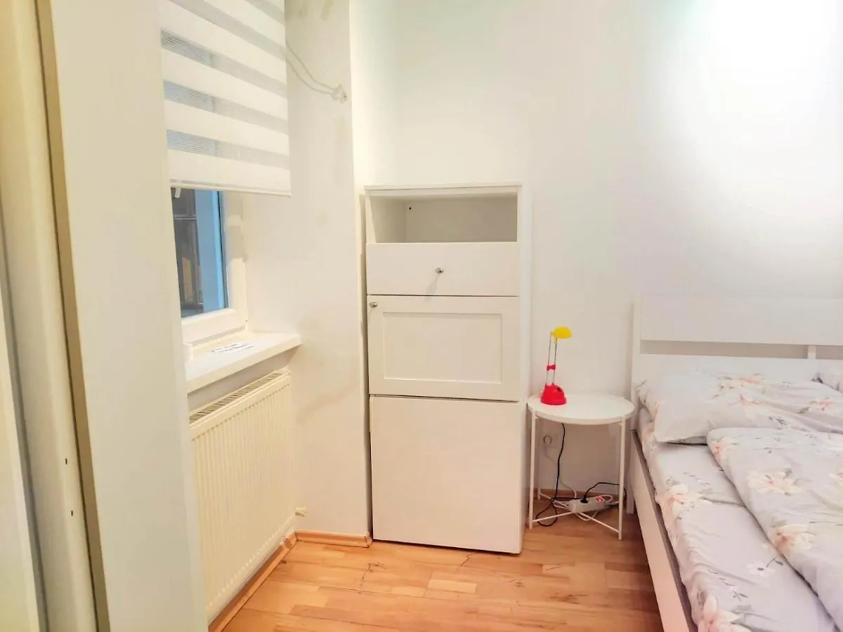 Apartament Center ! 3 Stops Away From The Center Of Vienna! Austria